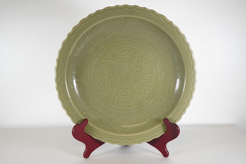 CHINESE CELADON PORCELAIN CHARGER15