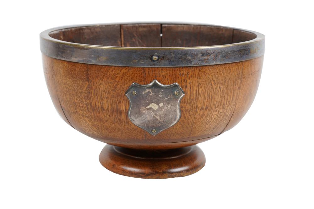 ENGLISH OAK FOOTED BOWLwith a silverplate 335d8a