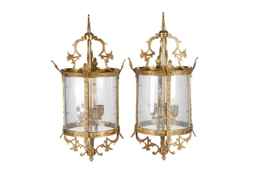 PAIR OF GILT METAL ETCHED GLASS 335e23