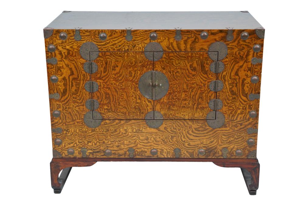JAPANESE CABINET ON STANDstand 335e64