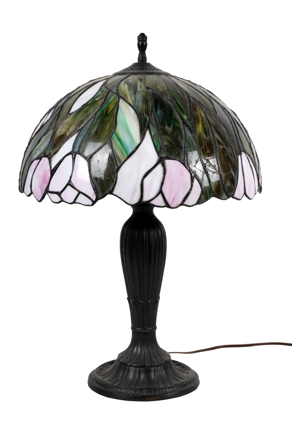 LEADED GLASS TABLE LAMPCondition: