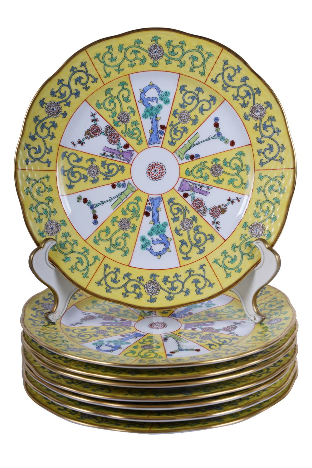 EIGHT HEREND PORCELAIN PLATESCondition: