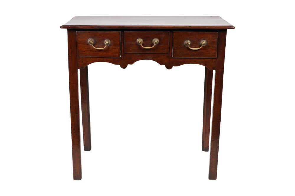 GEORGIAN STYLE MAHOGANY DRESSING