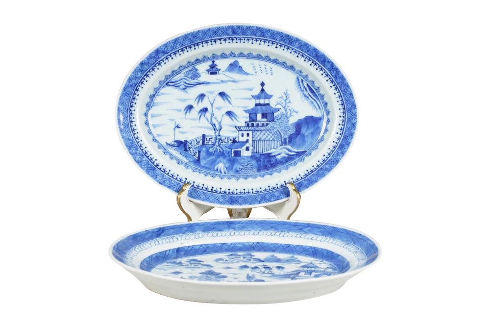 PAIR OF CHINESE BLUE & WHITE EXPORT