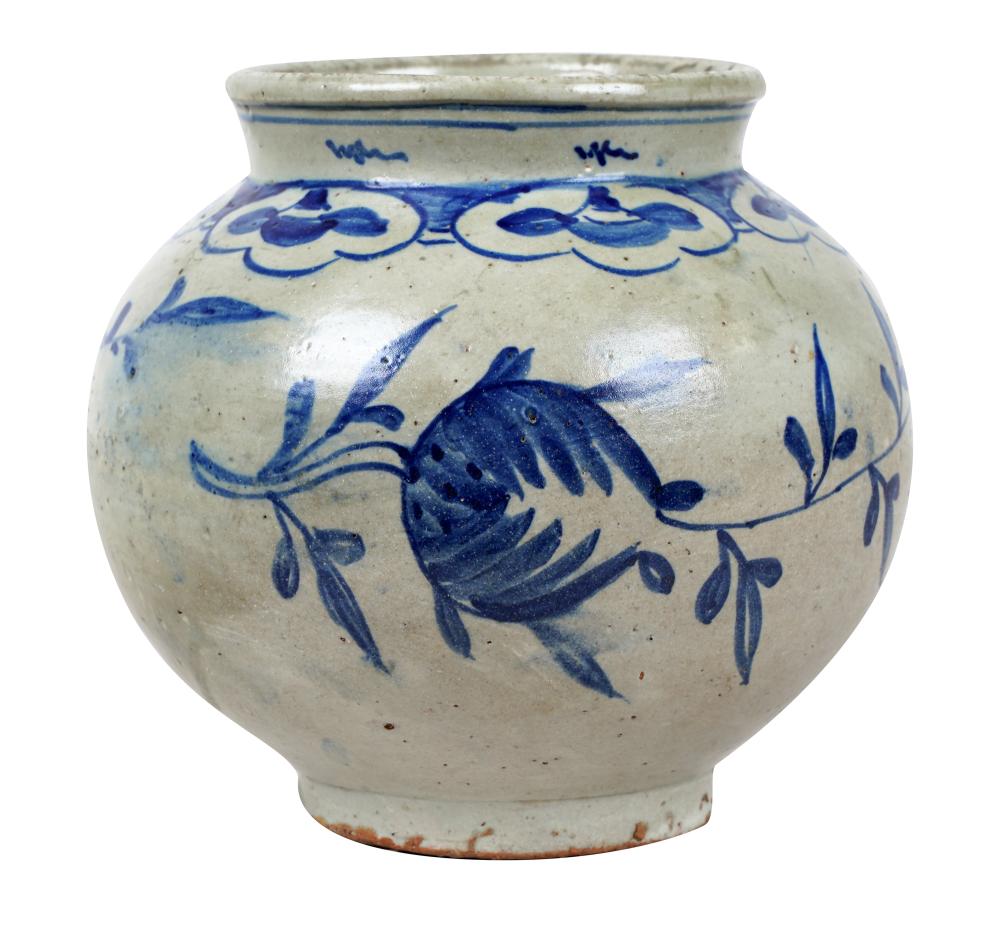 KOREAN BLUE & WHITE PORCELAIN JARCondition: