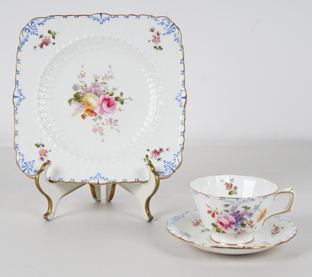 SMALL GROUP OF ROYAL CROWN DERBY PORCELAIN