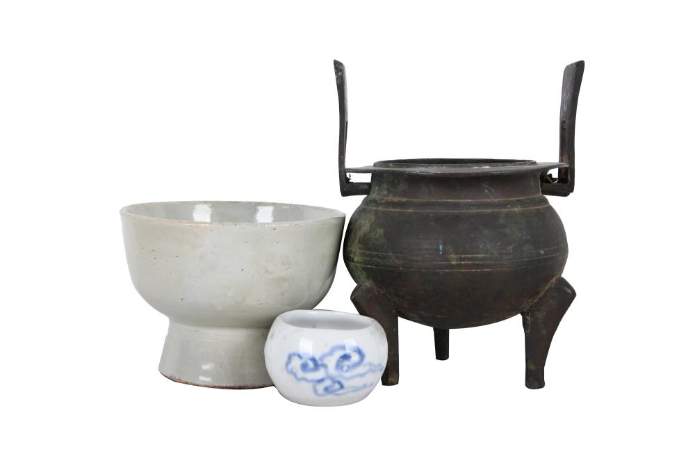 THREE KOREAN OBJECTSthe censer  33646d