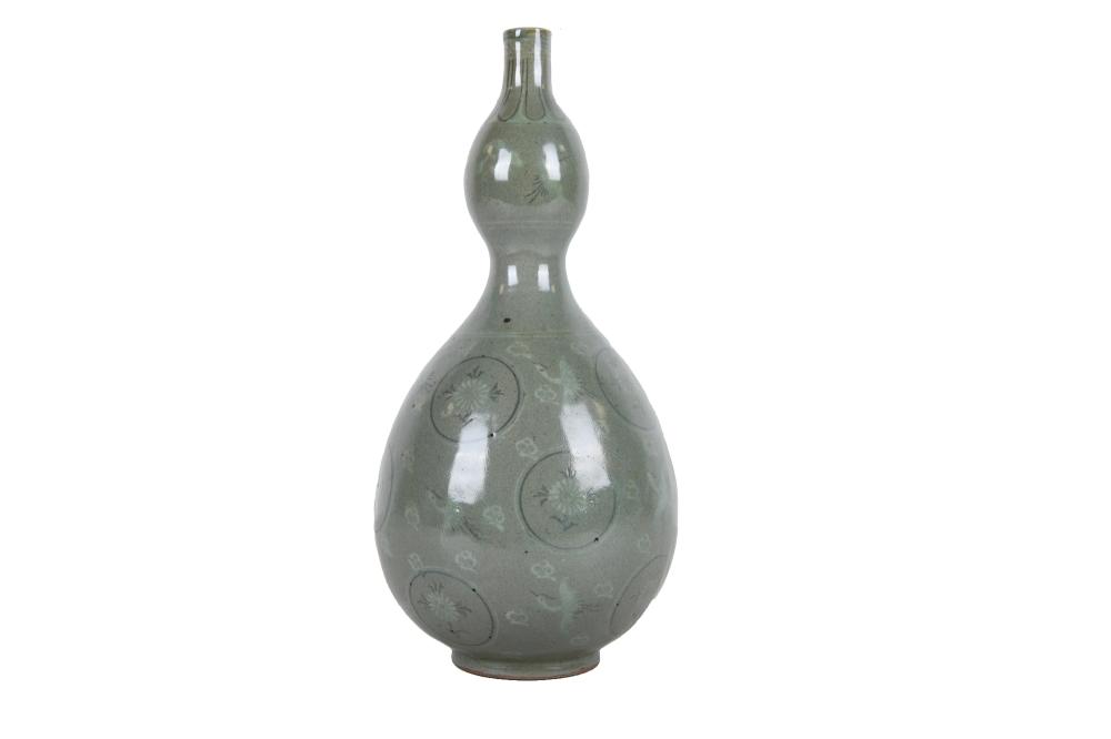 KOREAN GREEN GLAZED DOUBLE GOURD 33646b