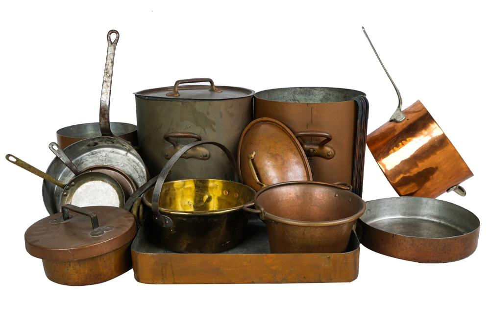 LARGE COLLECTION OF COPPER POTS 33663a