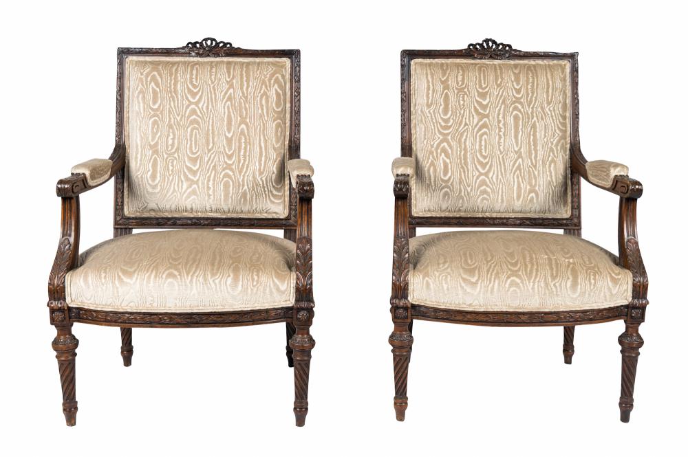 PAIR OF LOUIS XVI STYLE CARVED