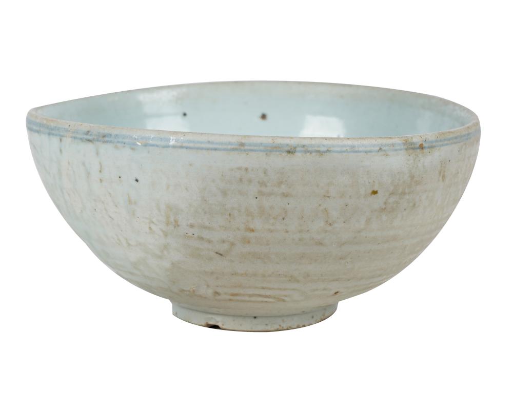 KOREAN BLUE WHITE CERAMIC BOWLCondition  336782