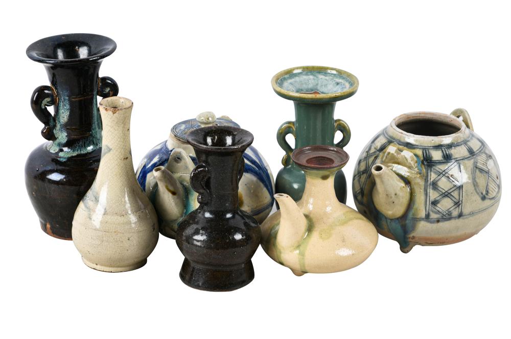 COLLECTION OKINAWAN POTTERYcomprising 33678a