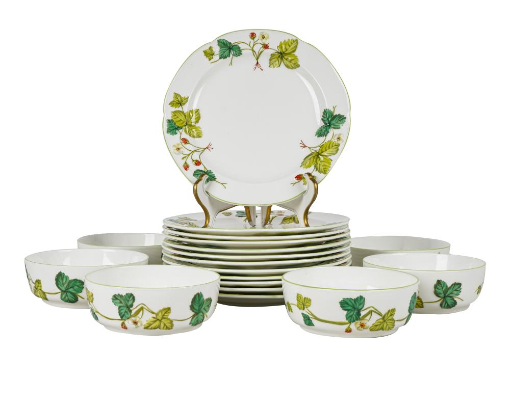 MINTON BONE CHINA STRAWBERRY SERVICEa 336859