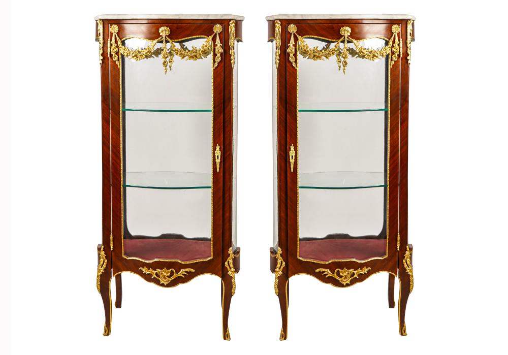 PAIR OF LOUIS XV STYLE VITRINE 336bd6