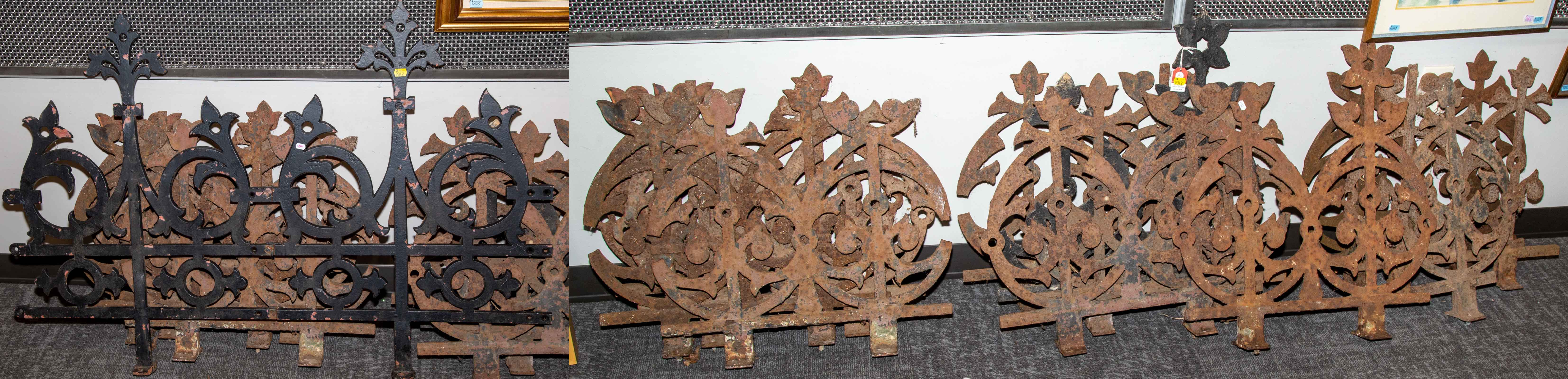 TWELVE PIECES OF CAST IRON ROOF CRESTING 334516