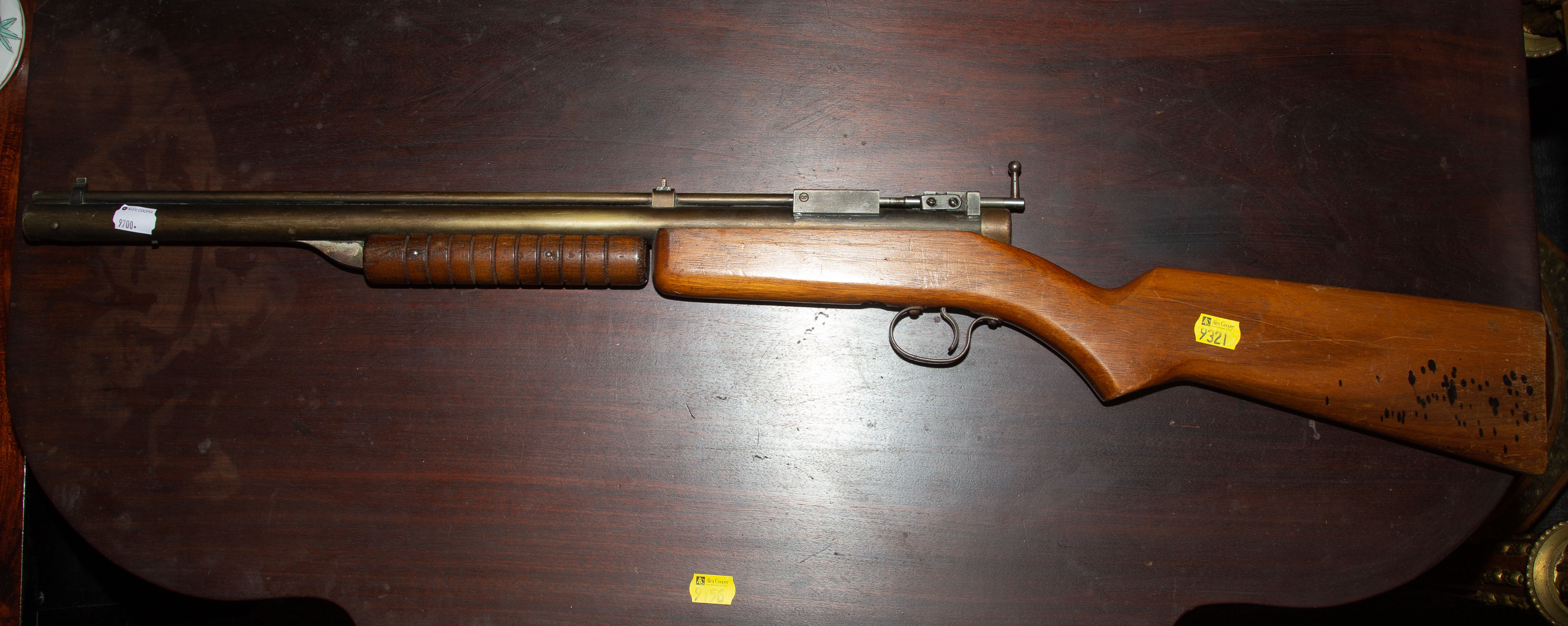 BENJAMIN AIR RIFLE .