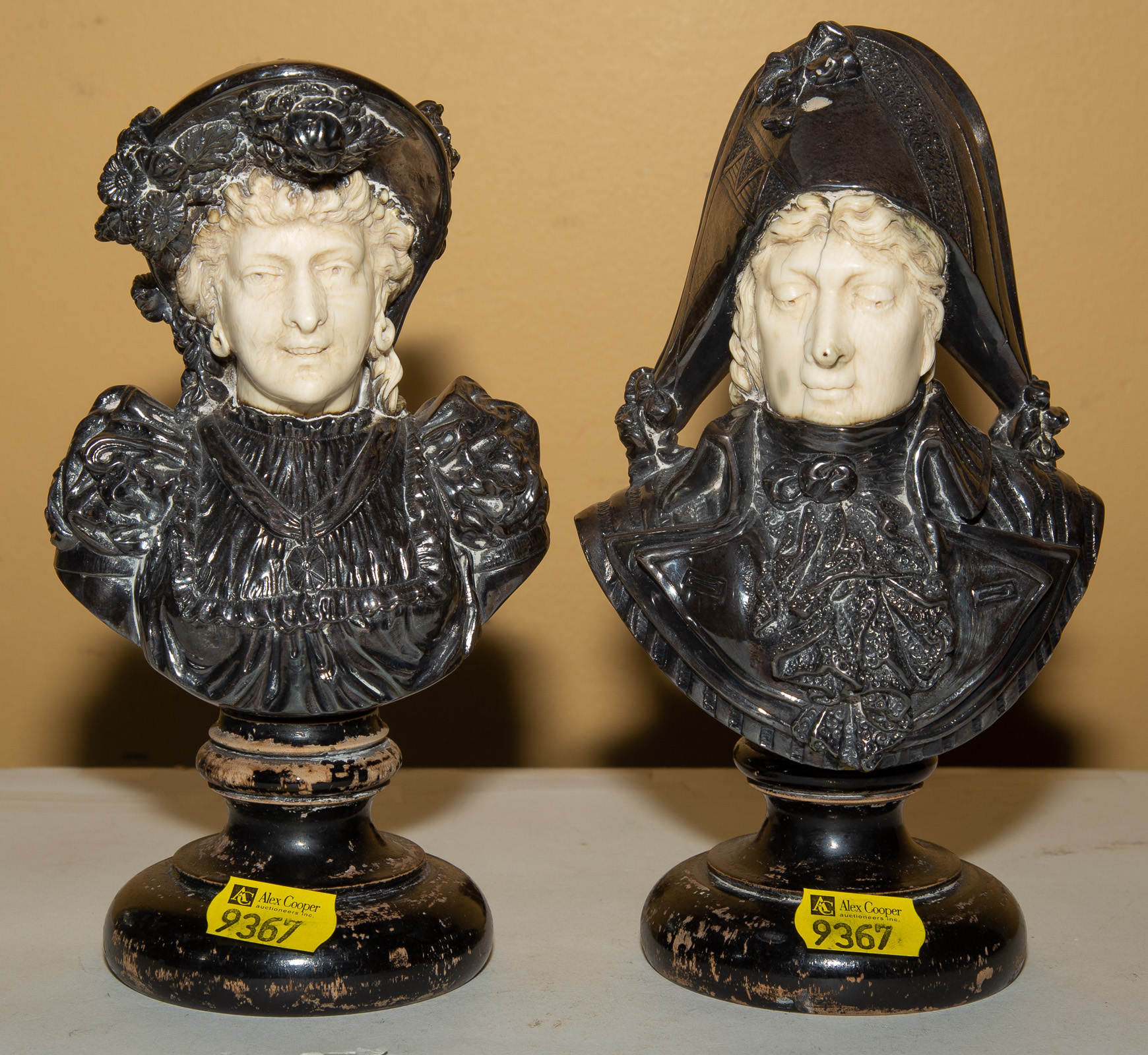TWO SILVER PLATED MINIATURE BUSTS 33454f