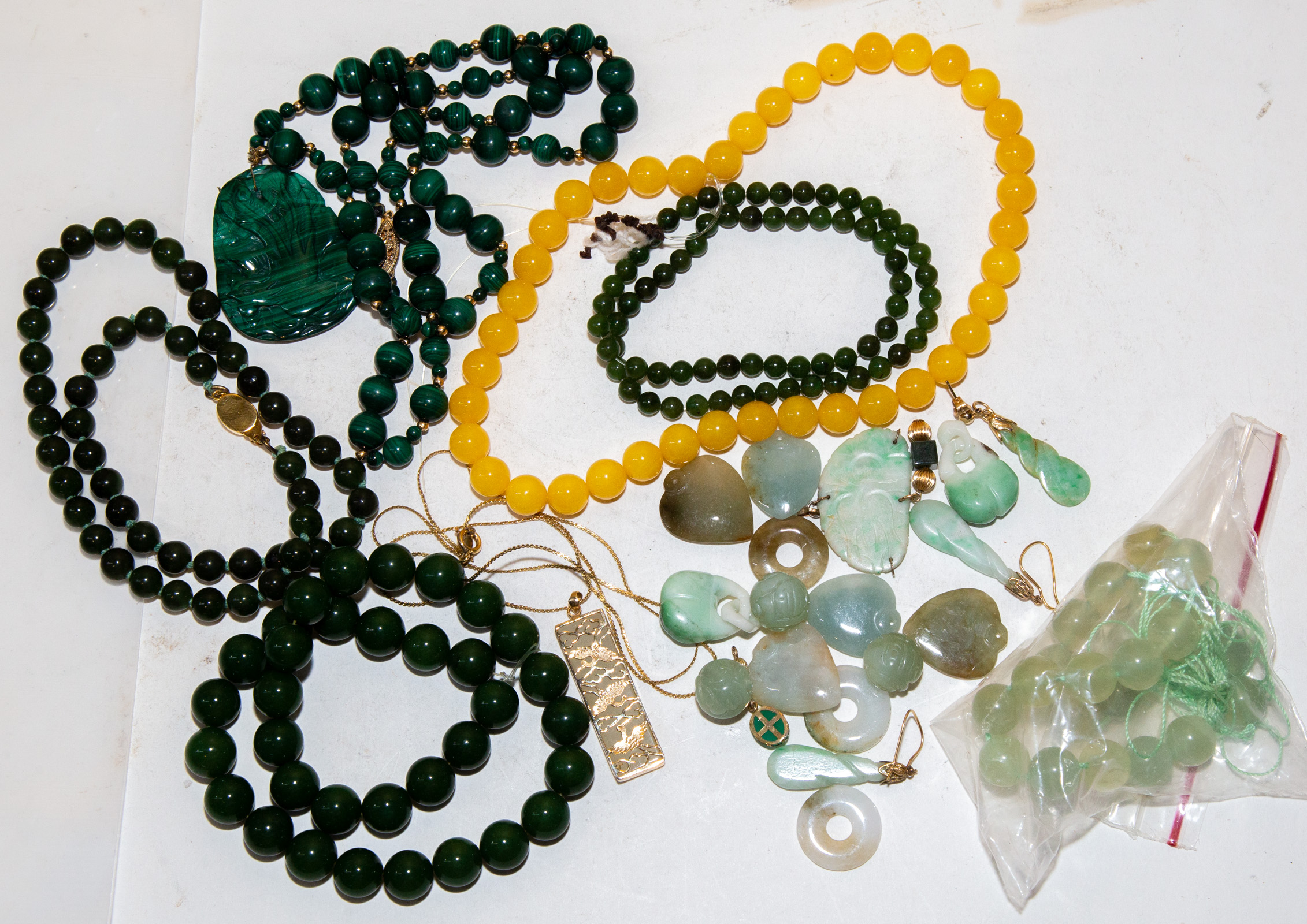 A COLLECTION OF JADE BEADED NECKLACES 334580