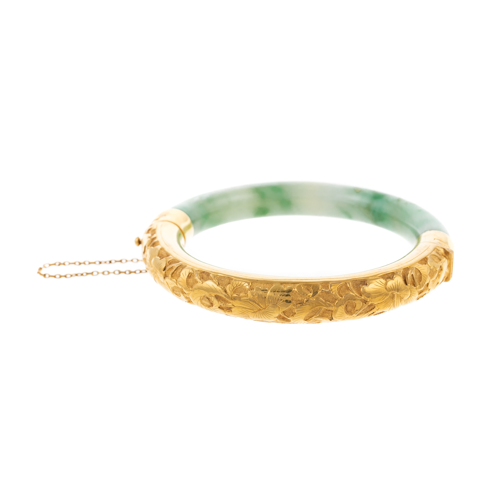 A VINTAGE CHINESE JADE BANGLE IN