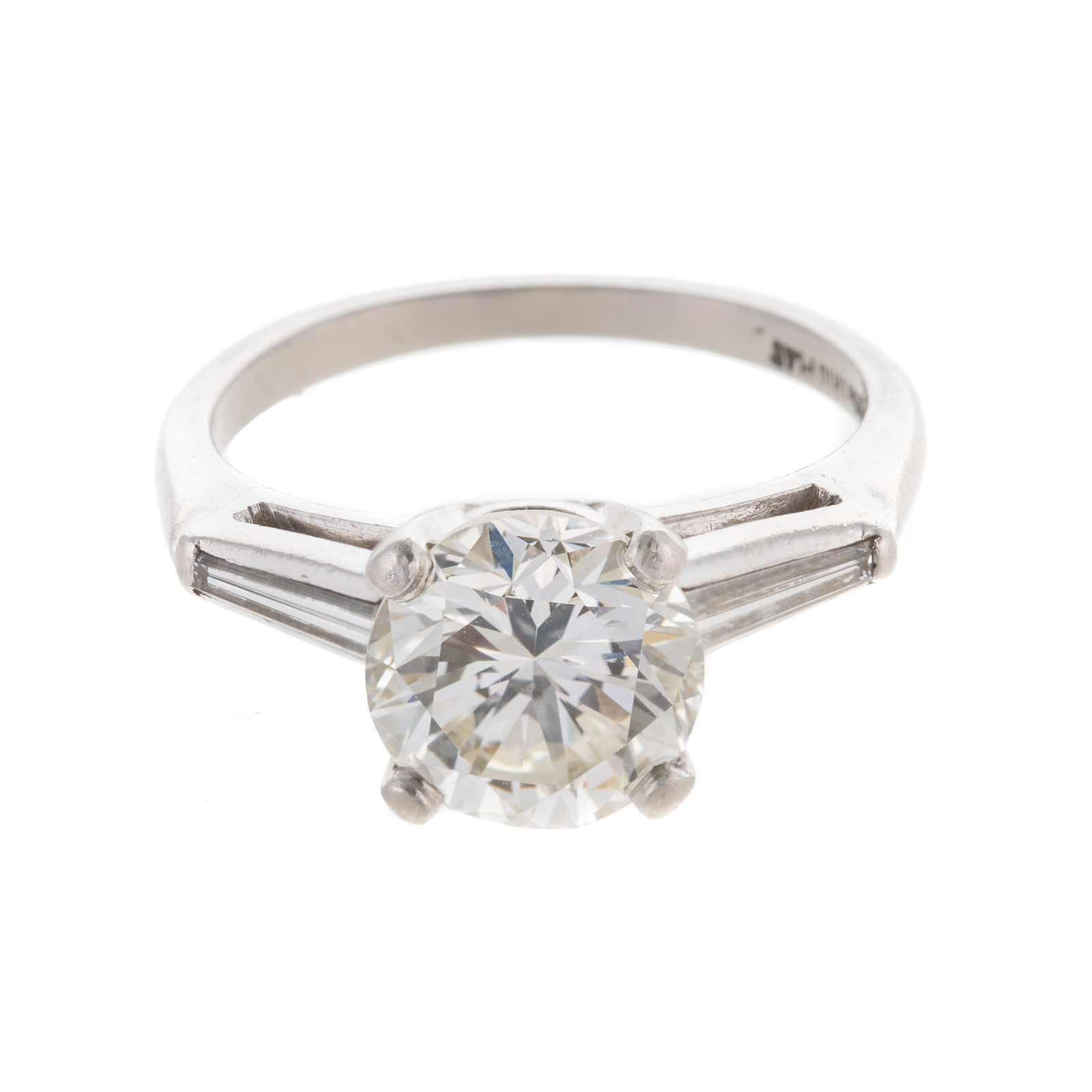 A CLASSIC 2.15 CT ROUND DIAMOND