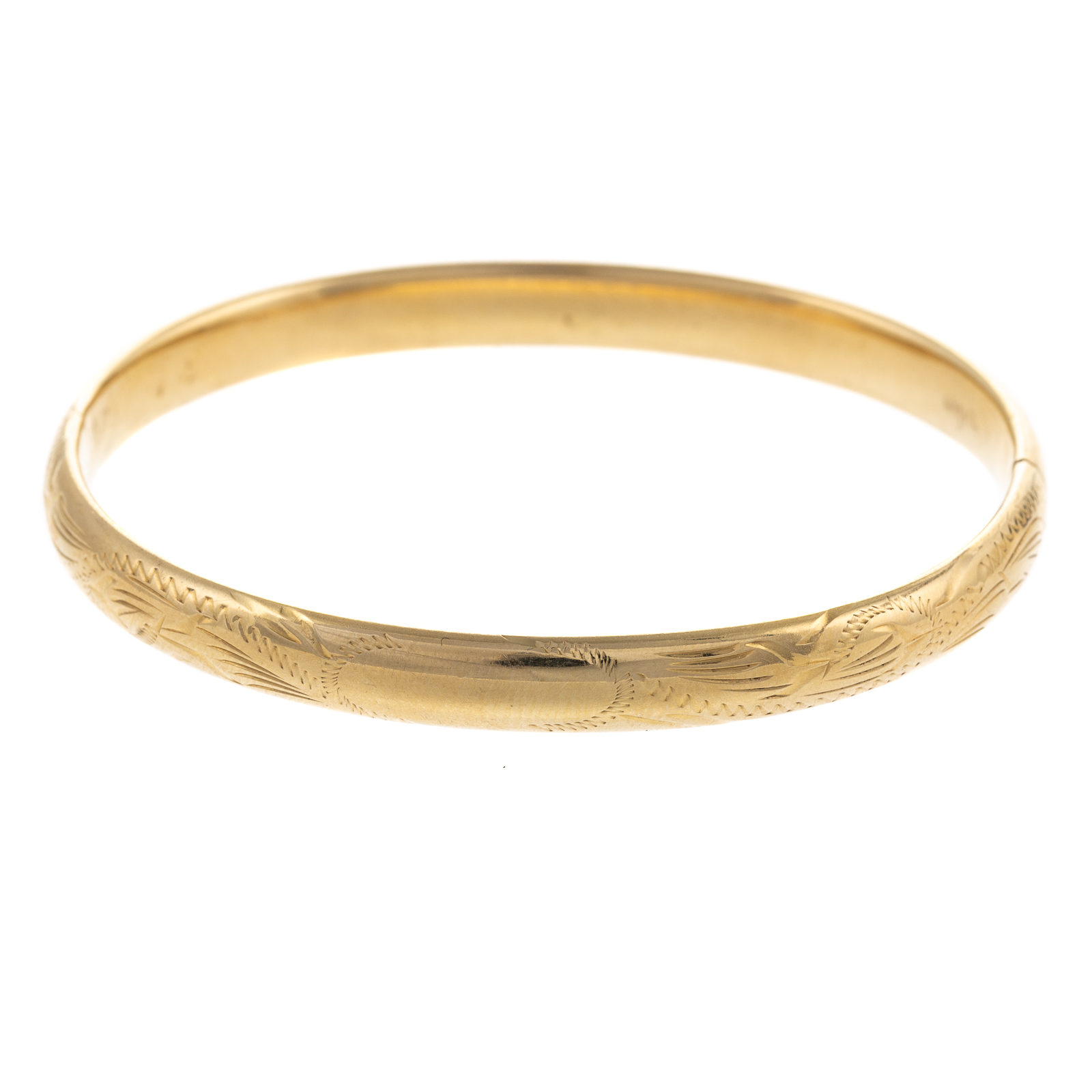 AN ENGRAVED HINGED BANGLE BRACELET 334976