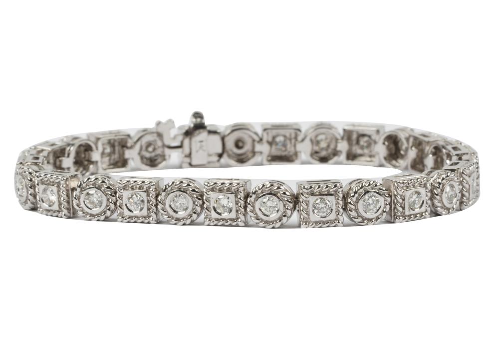 14 KARAT WHITE GOLD DIAMOND BRACELETcontaining 334a98