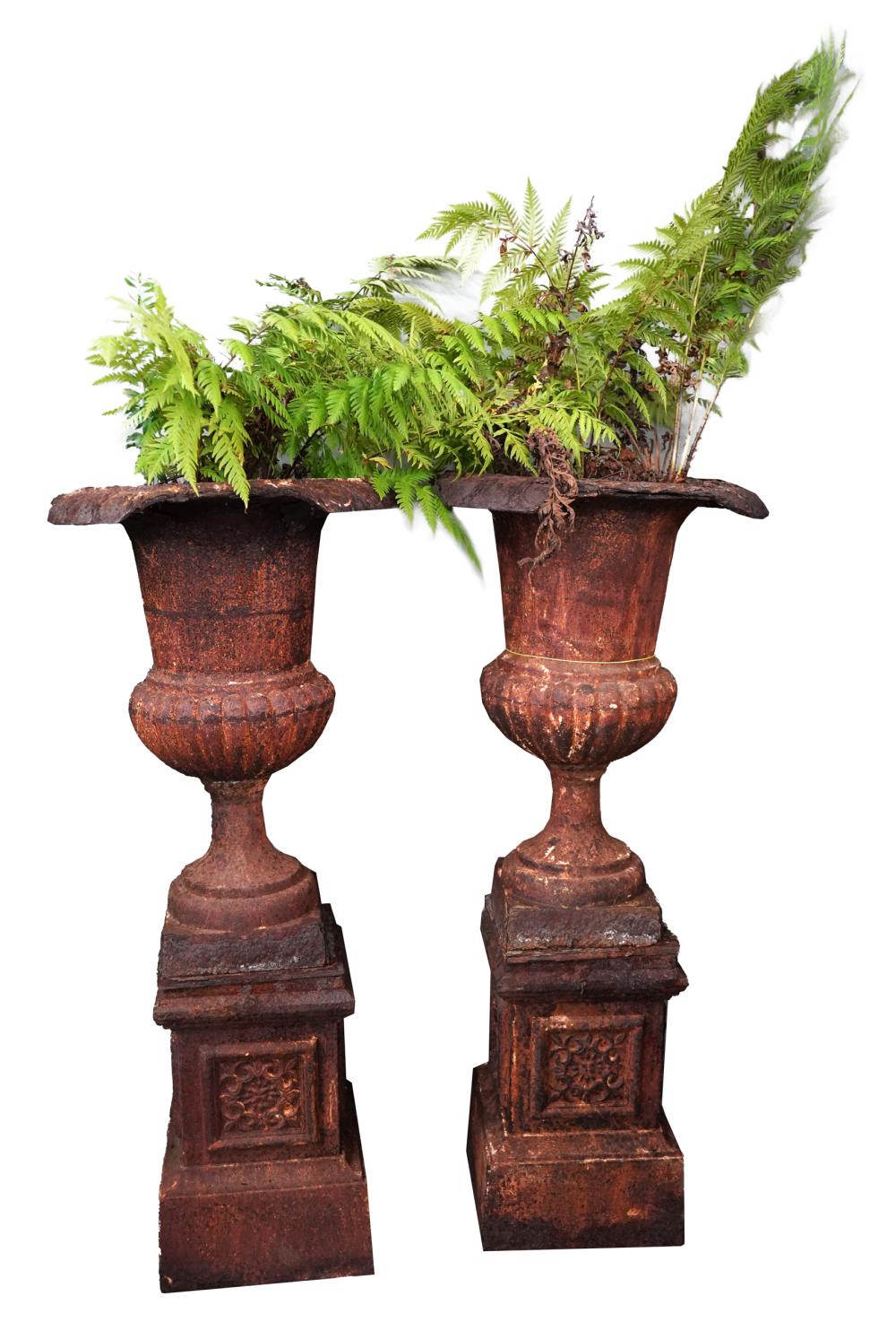 PAIR OF NEOCLASSIC IRON GARDEN