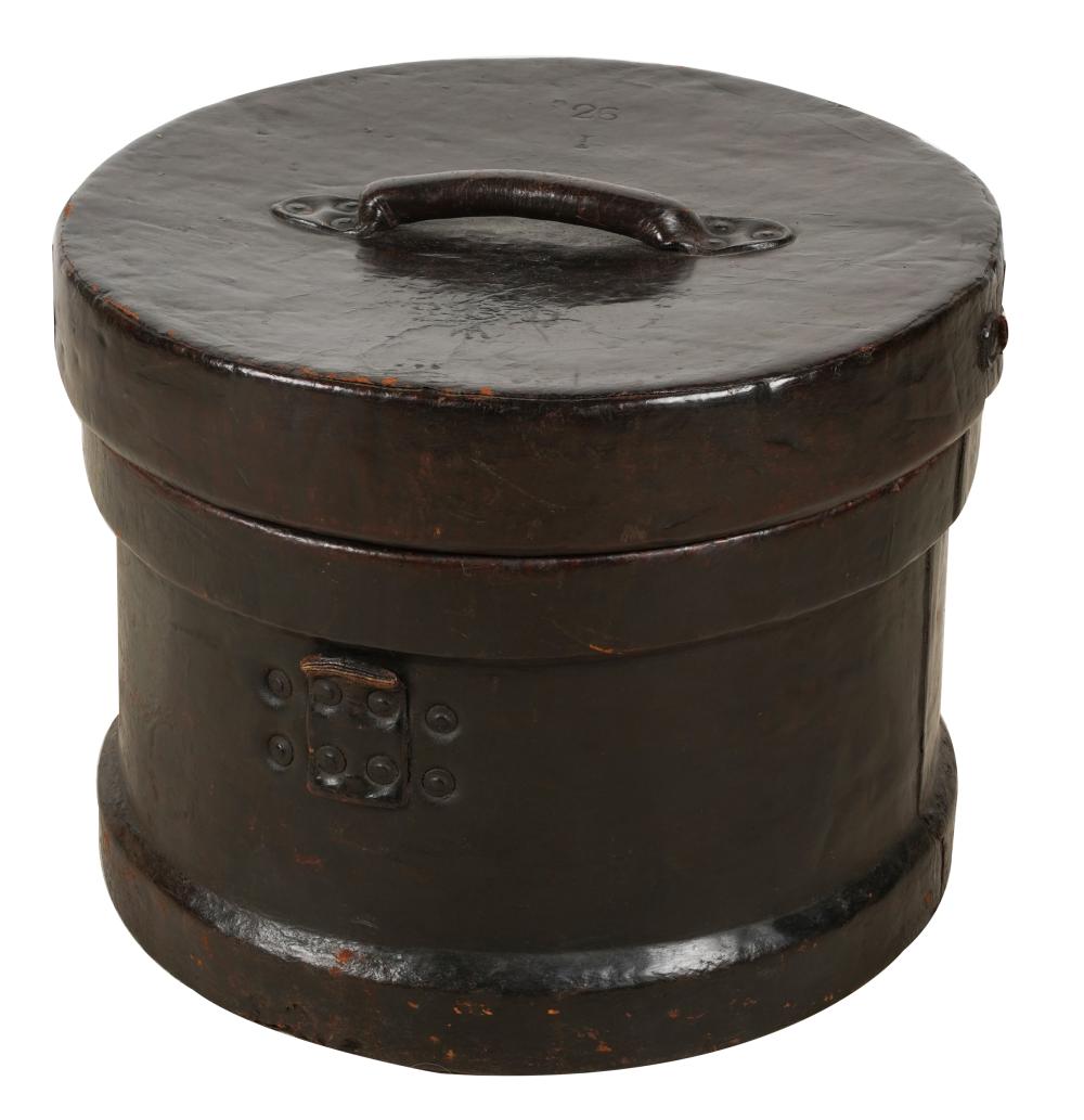 ENGLISH LEATHER HAT BOXthe top lifting