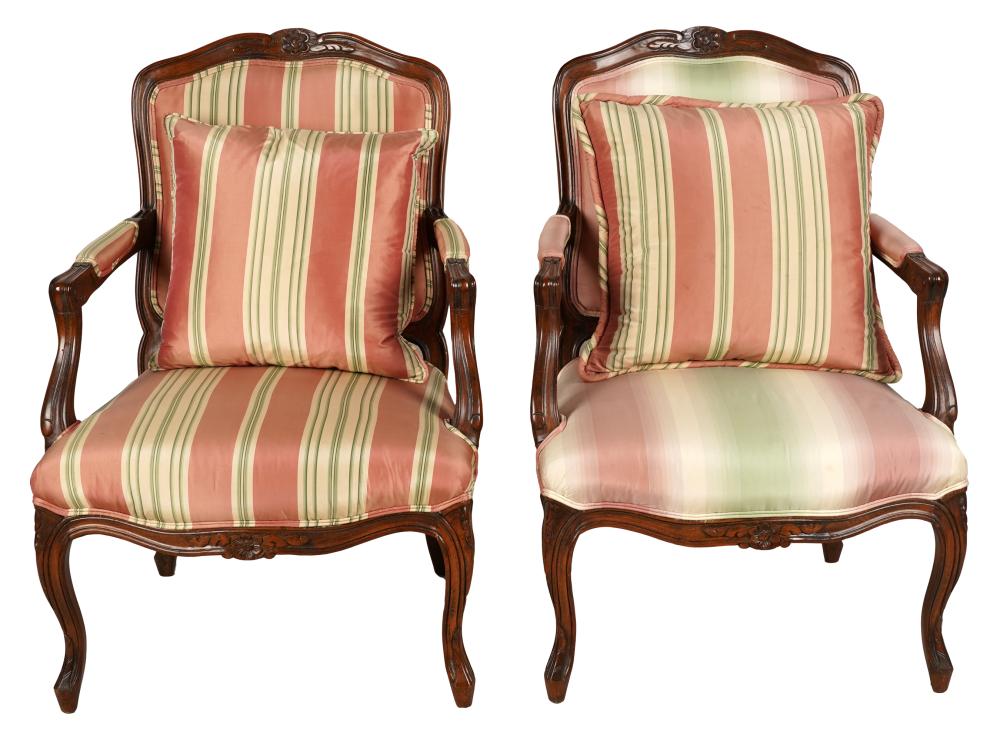 PAIR OF FRENCH PROVINCIAL STYLE 334b7a