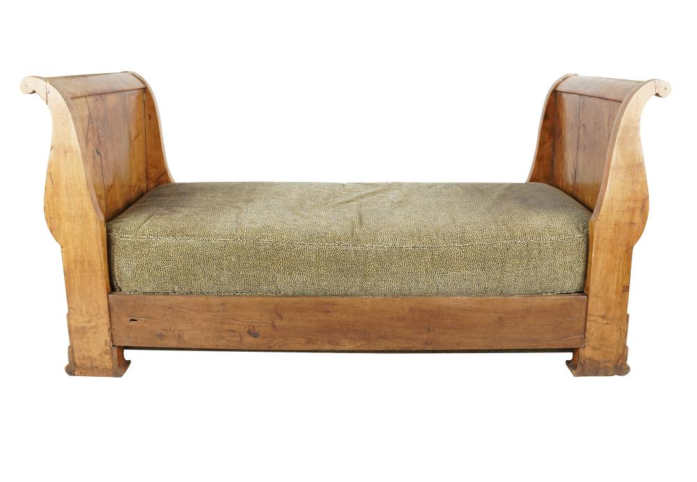 FRENCH EMPIRE STYLE WALNUT DAYBEDthe