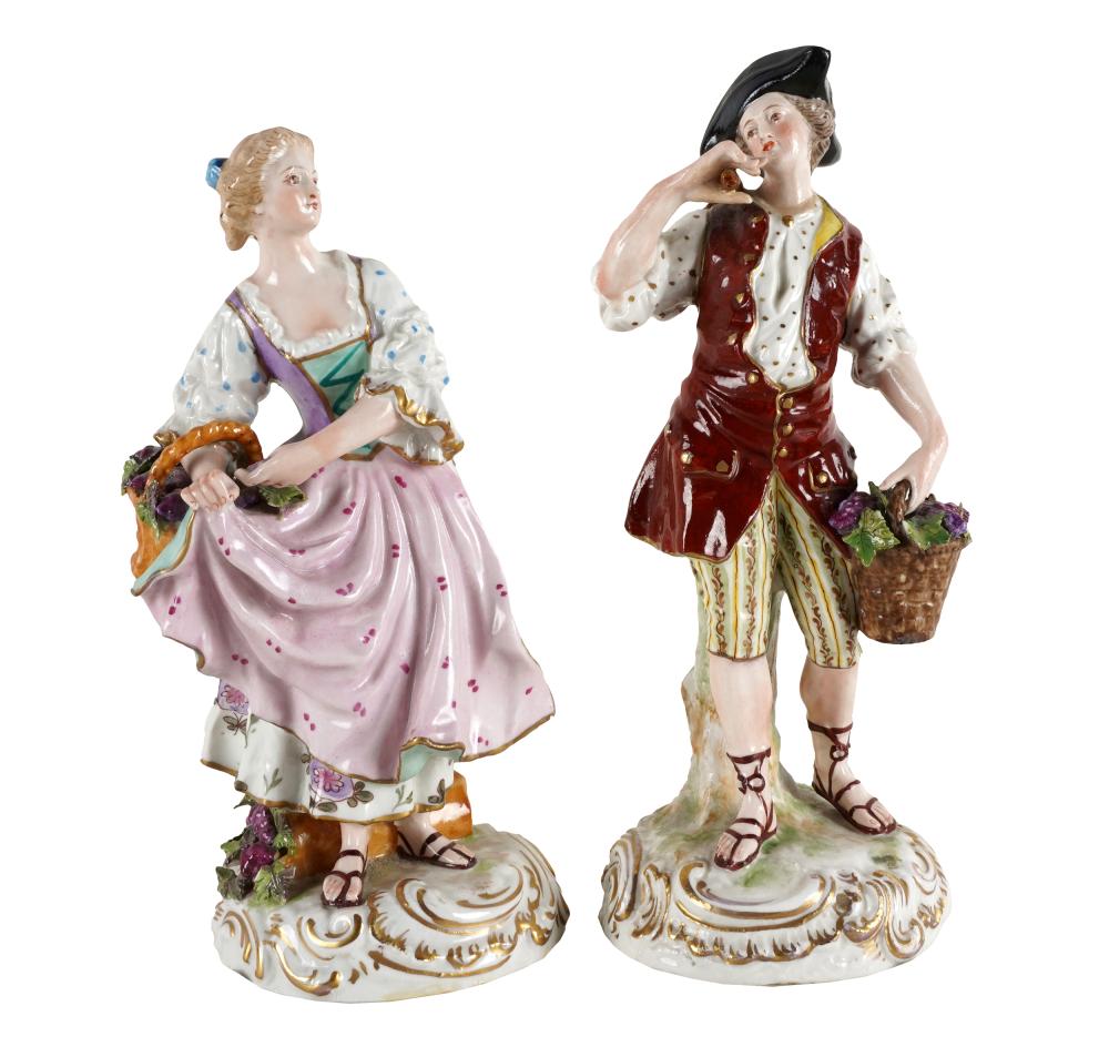 TWO CONTINENTAL PORCELAIN FIGURESeach 334c08