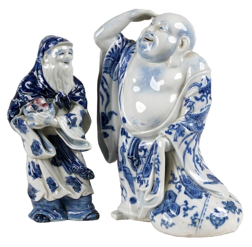 TWO CHINESE BLUE WHITE PORCELAIN 334ce8