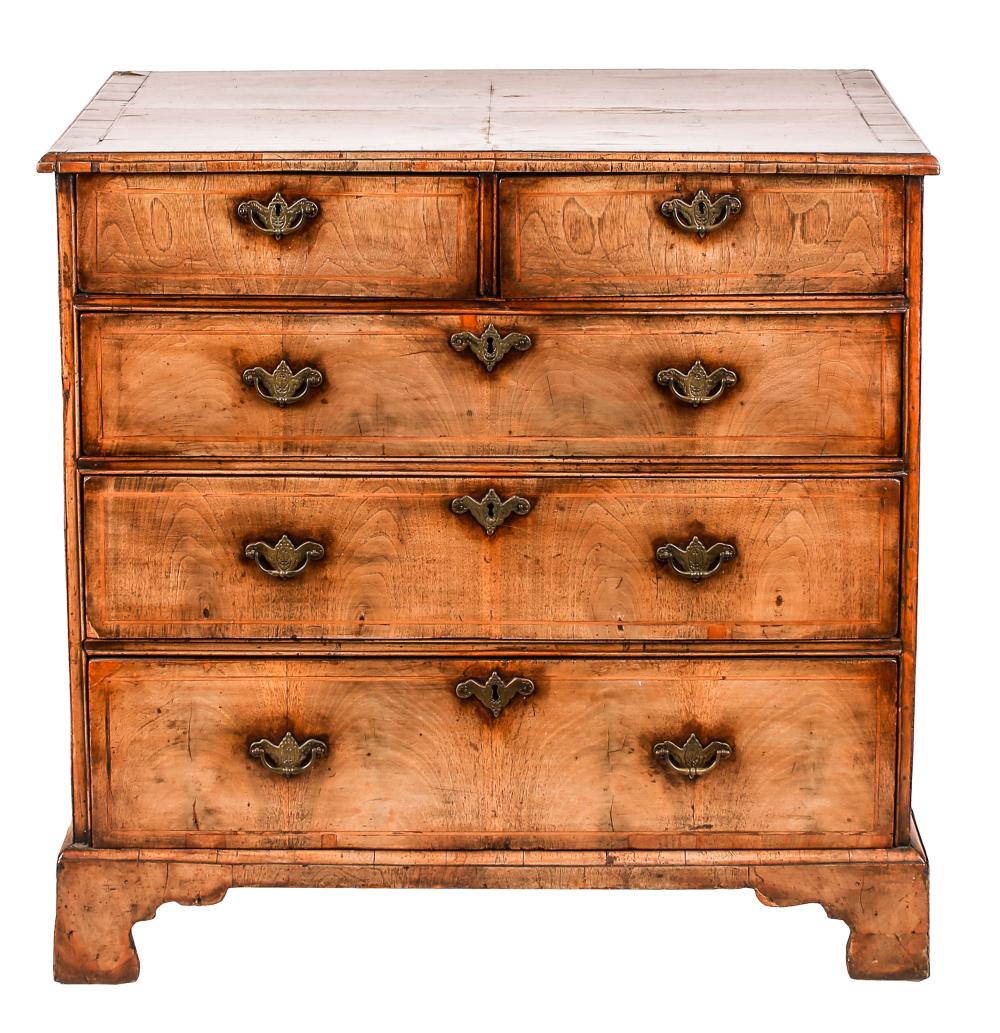 GEORGIAN WALNUT CHEST OF DRAWERSCondition  334dff