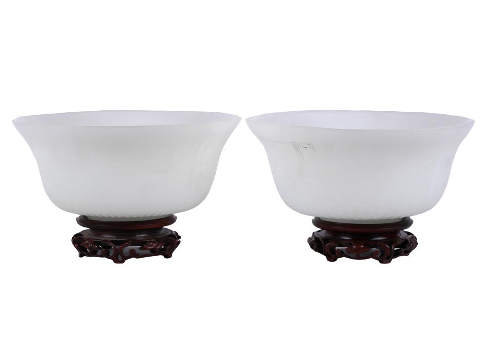 PAIR OF CHINESE PEKING GLASS BOWLSwith