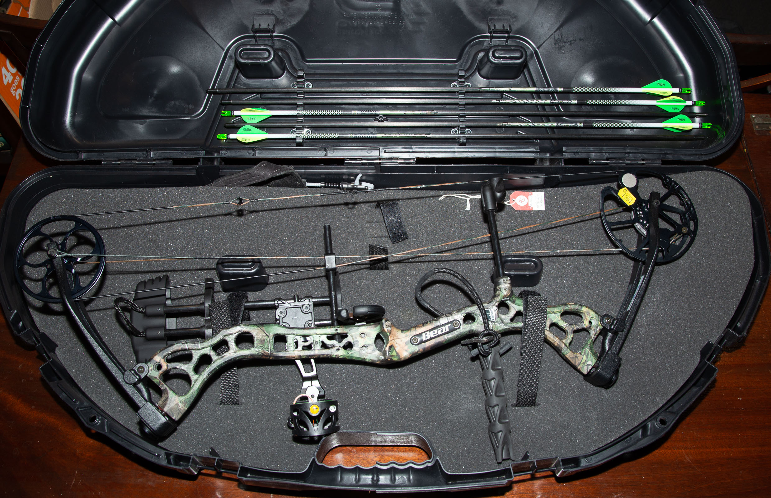 BEAR COMPOUND HUNTING BOW With LED sight,