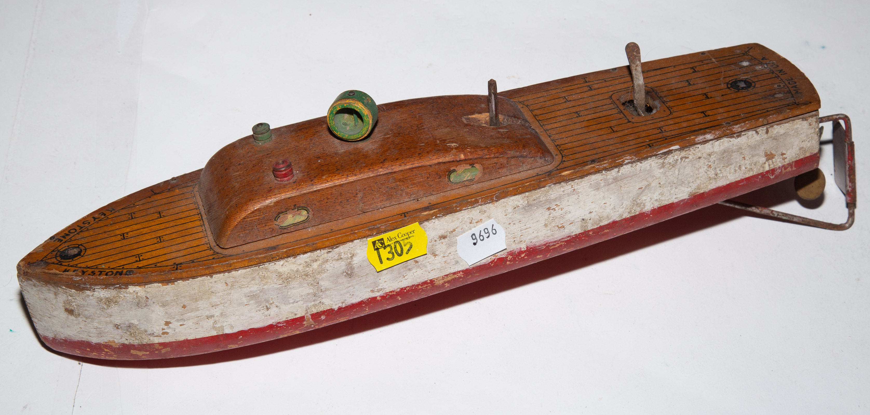 WOODEN SPEED BOAT WITH WIND UP MOTOR
