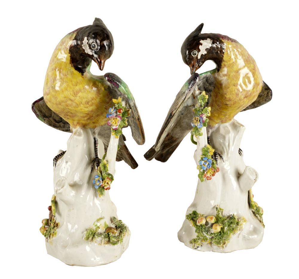 PAIR OF CONTINENTAL PORCELAIN BIRDSunsigned  334f00