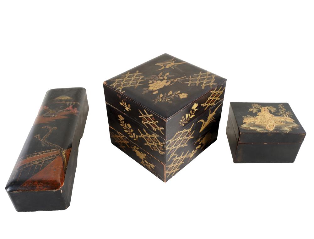 THREE JAPANESE LACQUERED BOXEScomprising 334f71