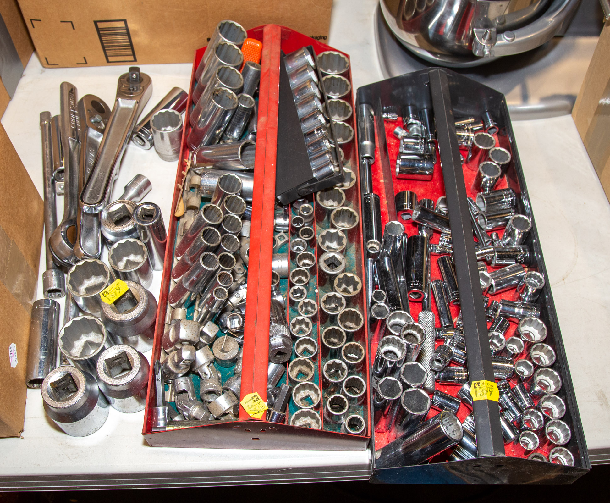 A LARGE GROUP OF WRENCH SOCKETS