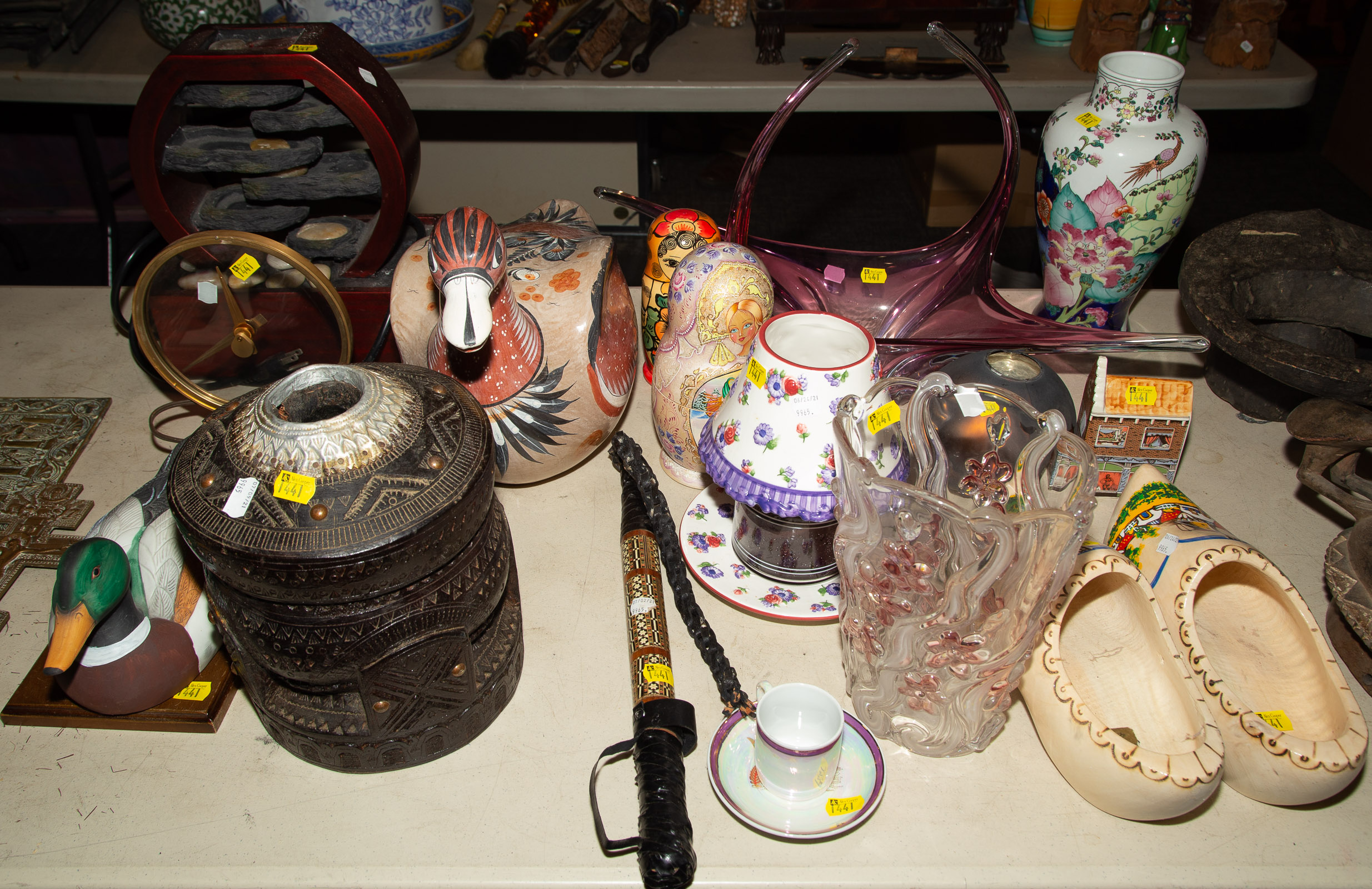 LARGE GROUP OF DECORATIVE COLLECTIBLES 334fce