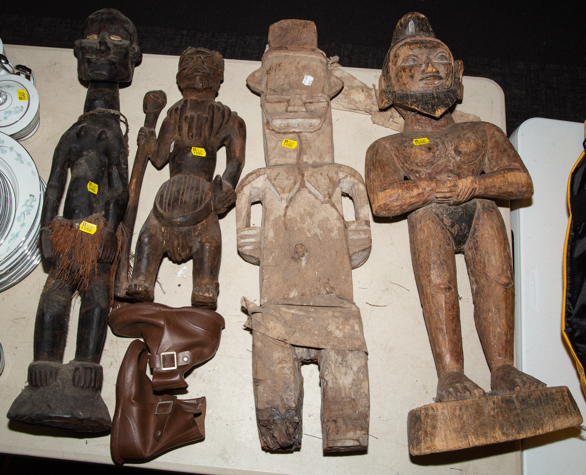 FOUR INDIGENOUS CARVED WOOD FIGURES 334fd4