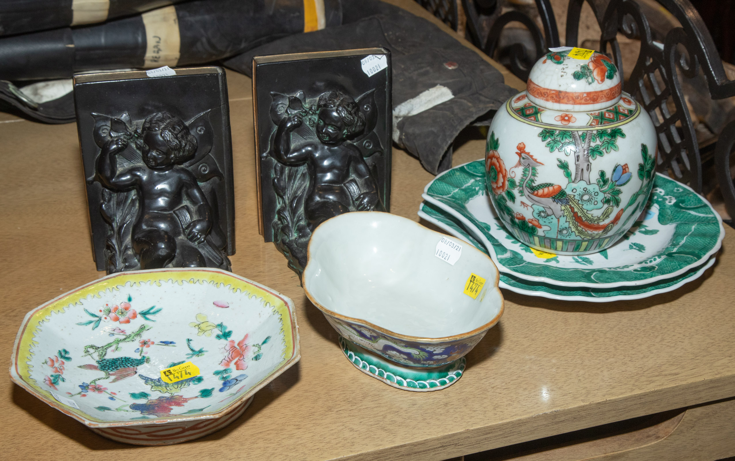 ASSORTED CHINESE PORCELAIN & PAIR