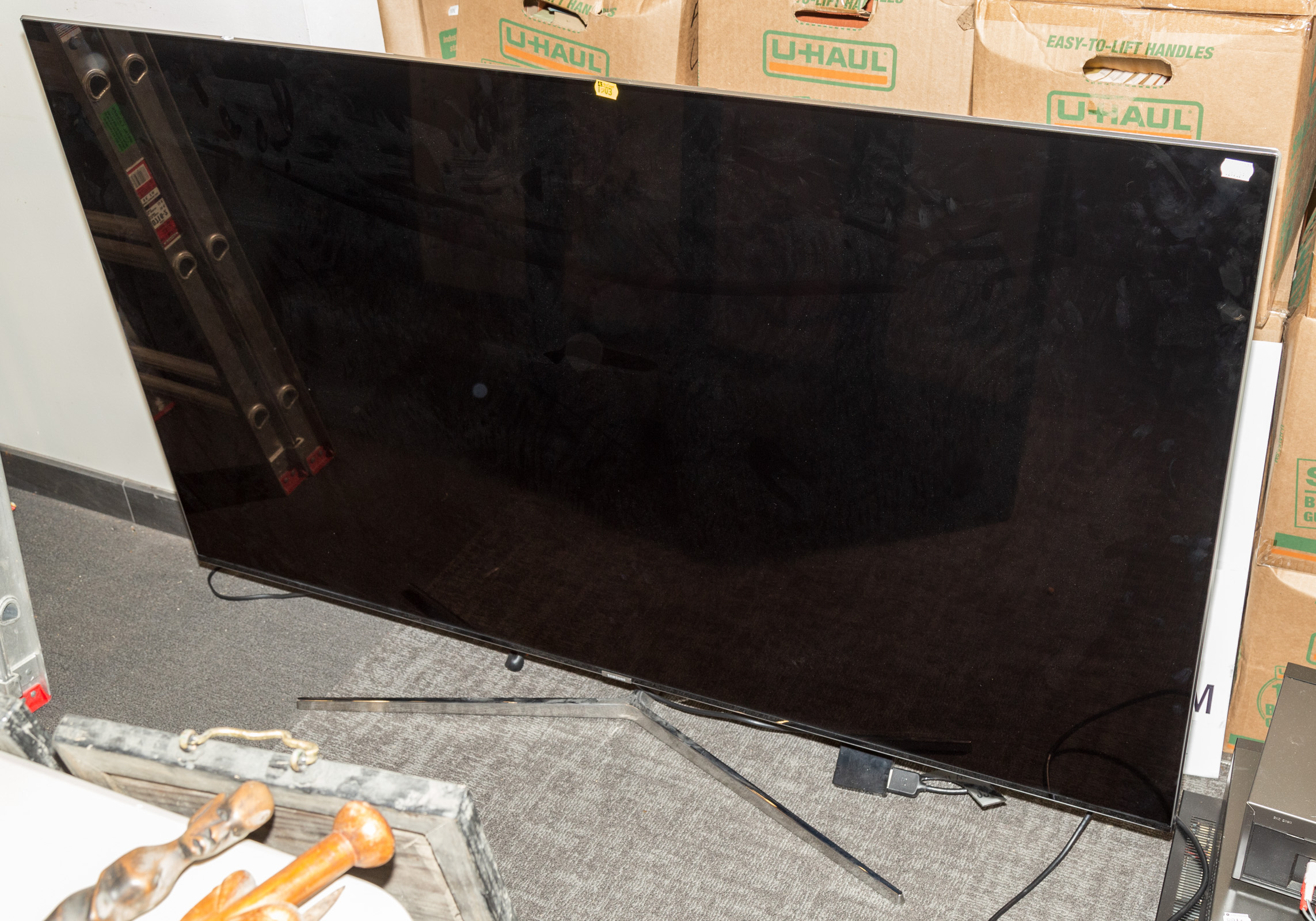 LARGE SAMSUNG FLAT SCREEN TELEVISION