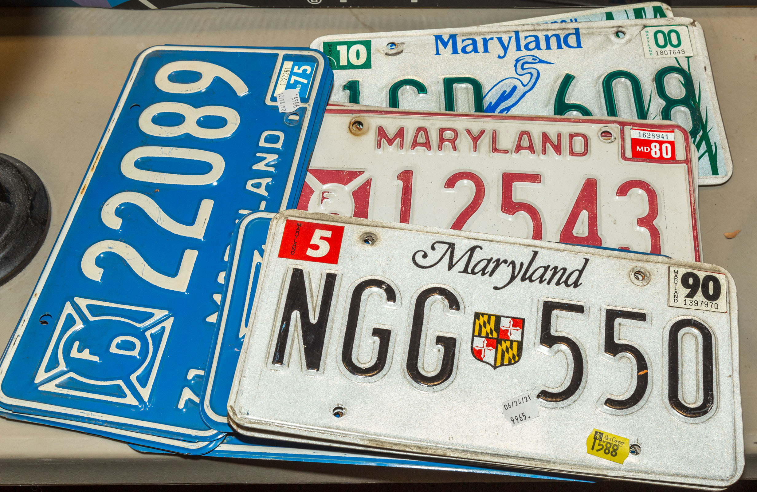 GROUP OF MARYLAND LICENSE PLATES .