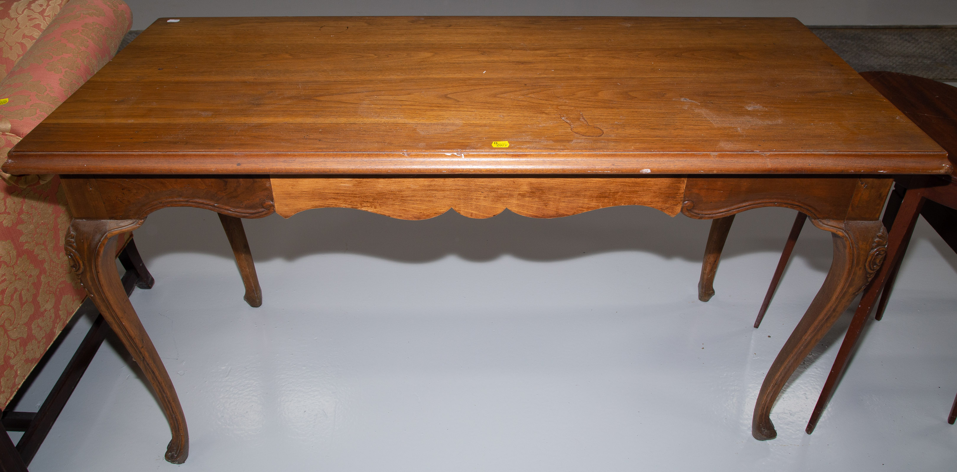 LOUIS XV STYLE WALNUT TABLE Bench