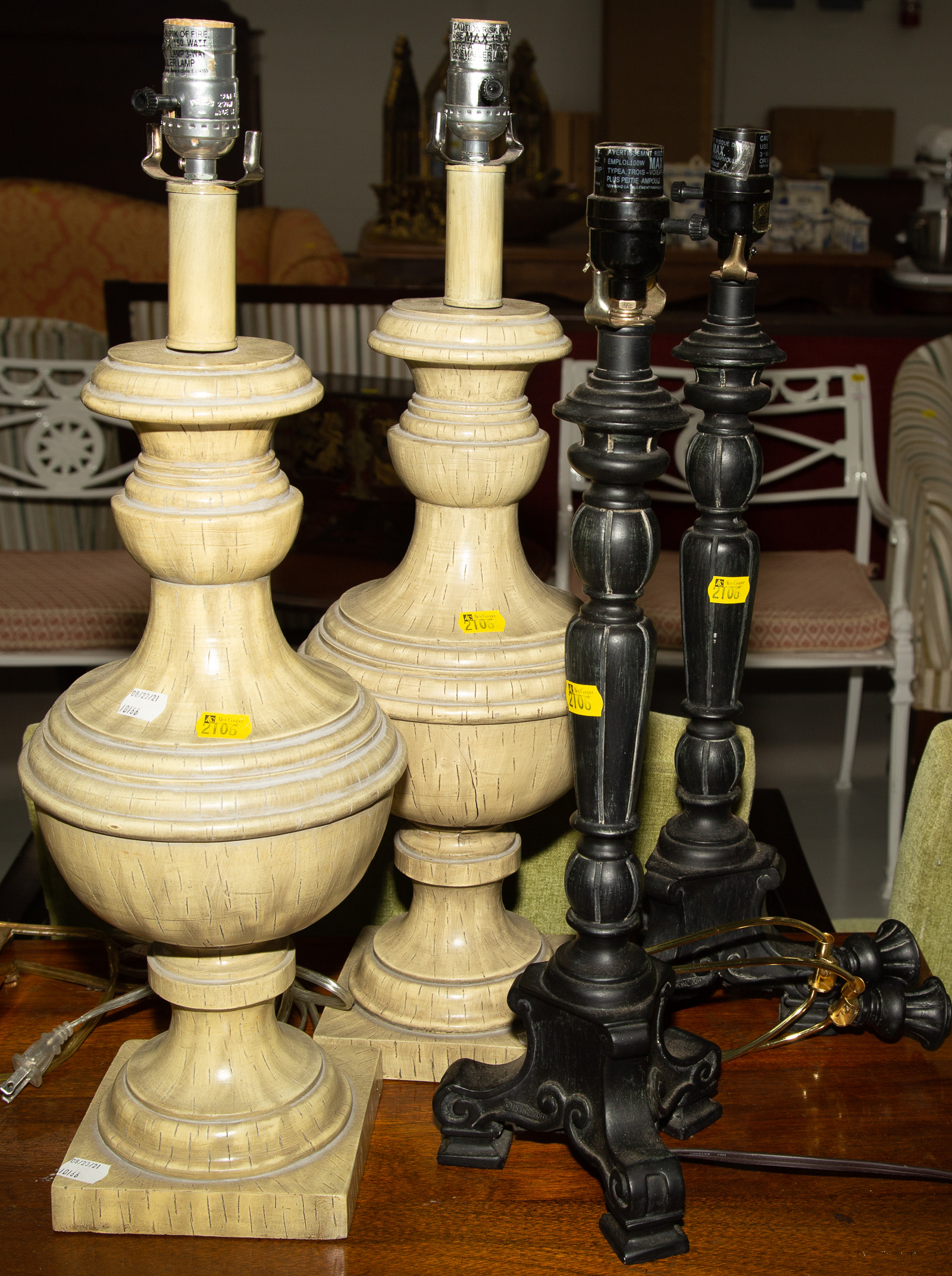 TWO PAIRS OF TABLE LAMPS 21 1 4 3350dc