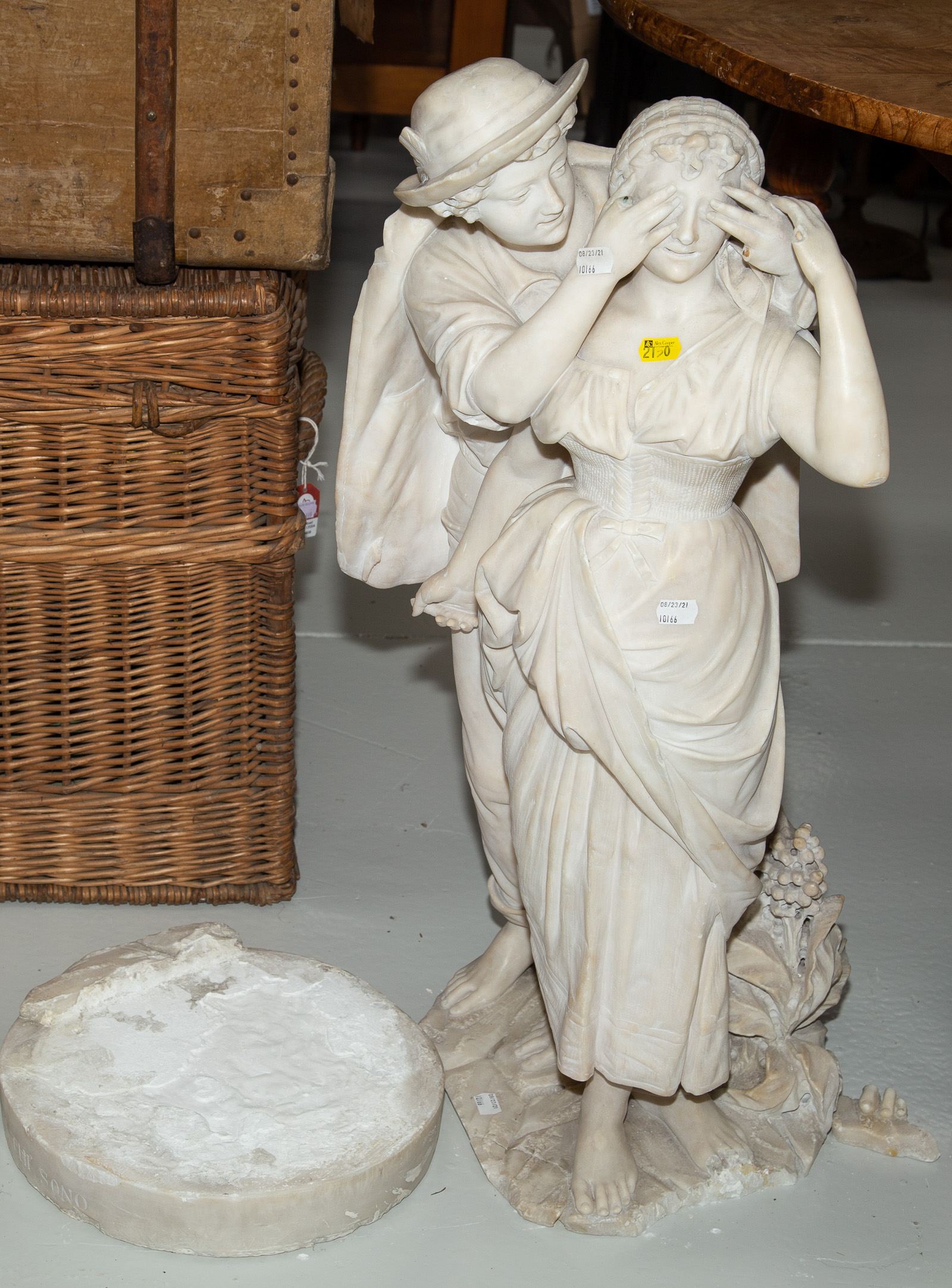 CONTINENTAL MARBLE FIGURAL GROUP