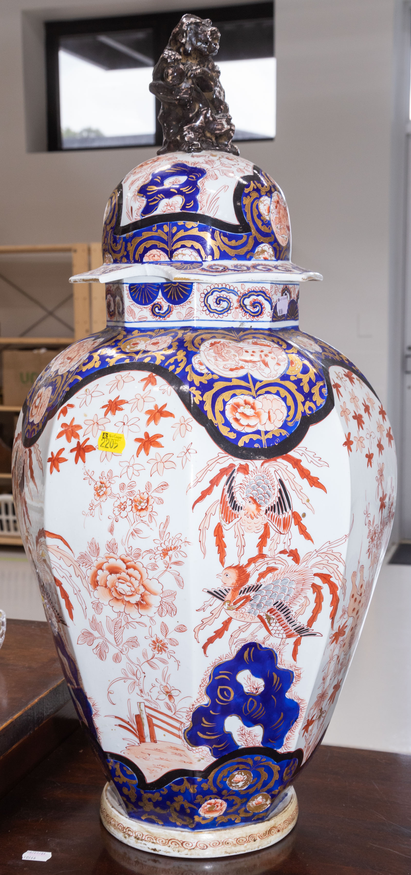 LARGE JAPANESE IMARI STYLE COVERED