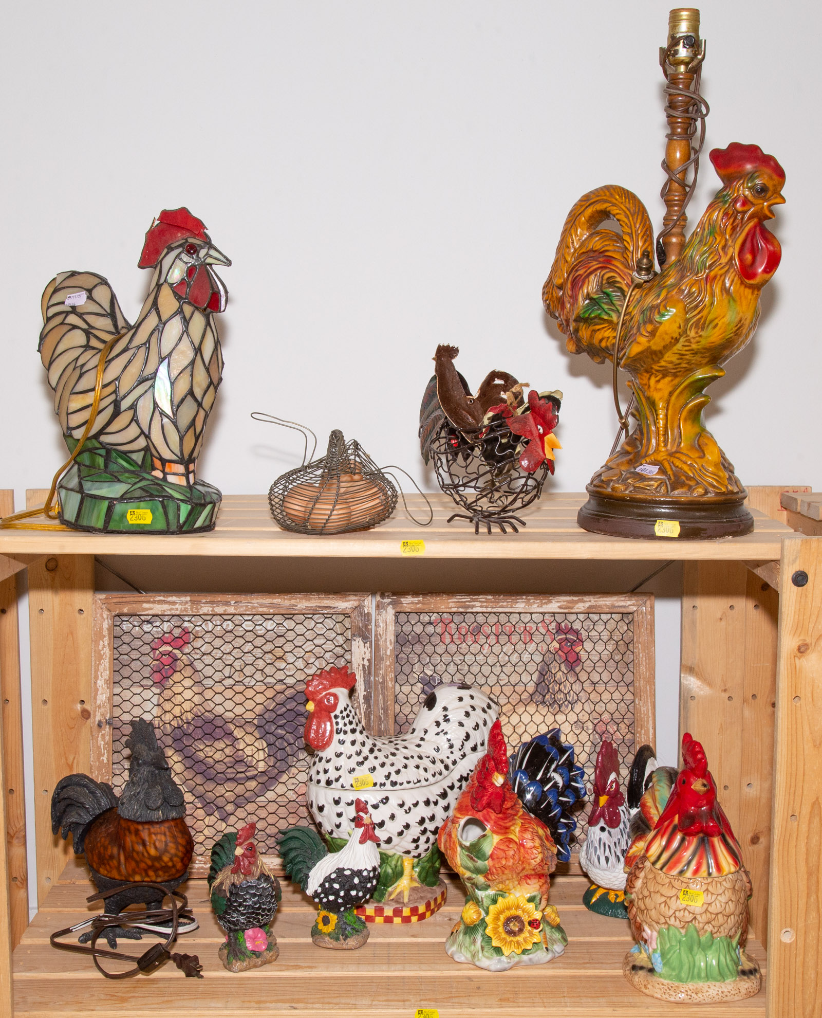 A LARGE COLLECTION OF DECORATIVE ROOSTERS