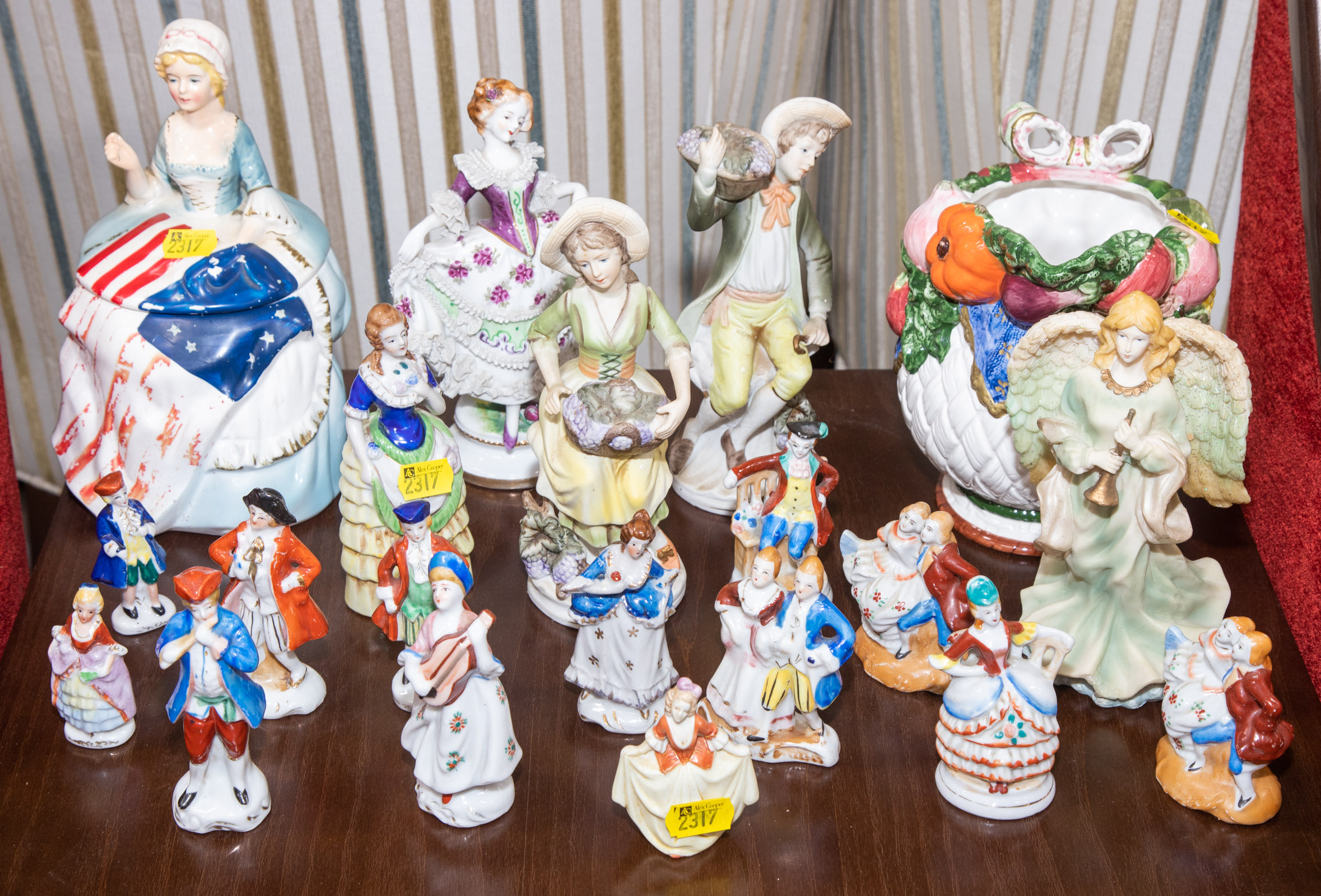 A COLLECTION OF CERAMIC FIGURINES